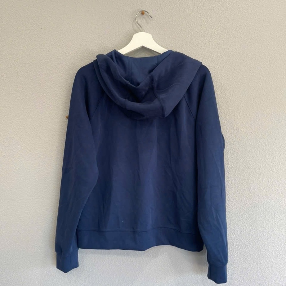 NWOT LILLY PULITZER Upf 50+ Kendy Pullover In Low Tide Navy - Picture 2 of 2